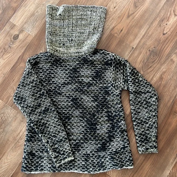 Parker Sweater - Picture 4 of 9